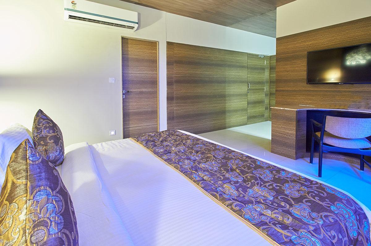 אחמדאבאד Hotel Gormoh מראה חיצוני תמונה