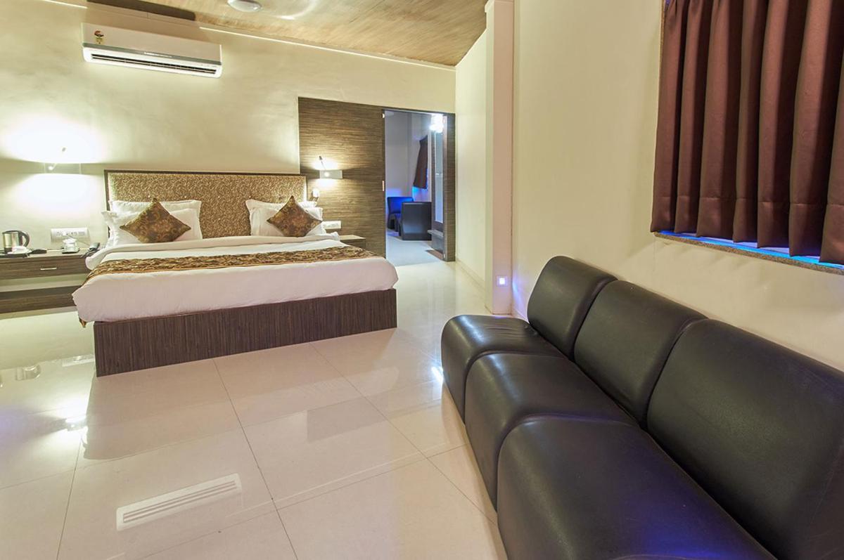 אחמדאבאד Hotel Gormoh מראה חיצוני תמונה