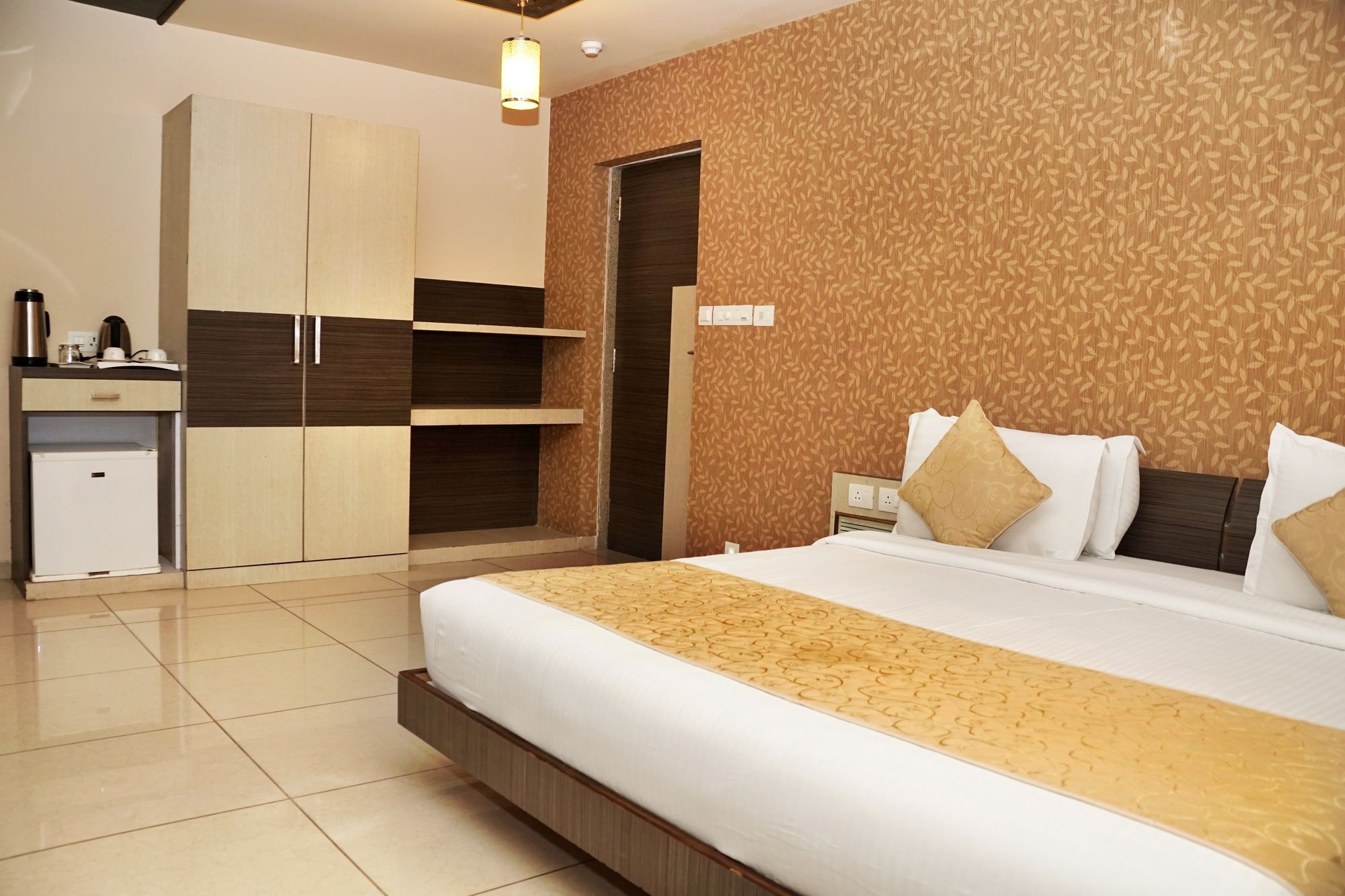 אחמדאבאד Hotel Gormoh מראה חיצוני תמונה