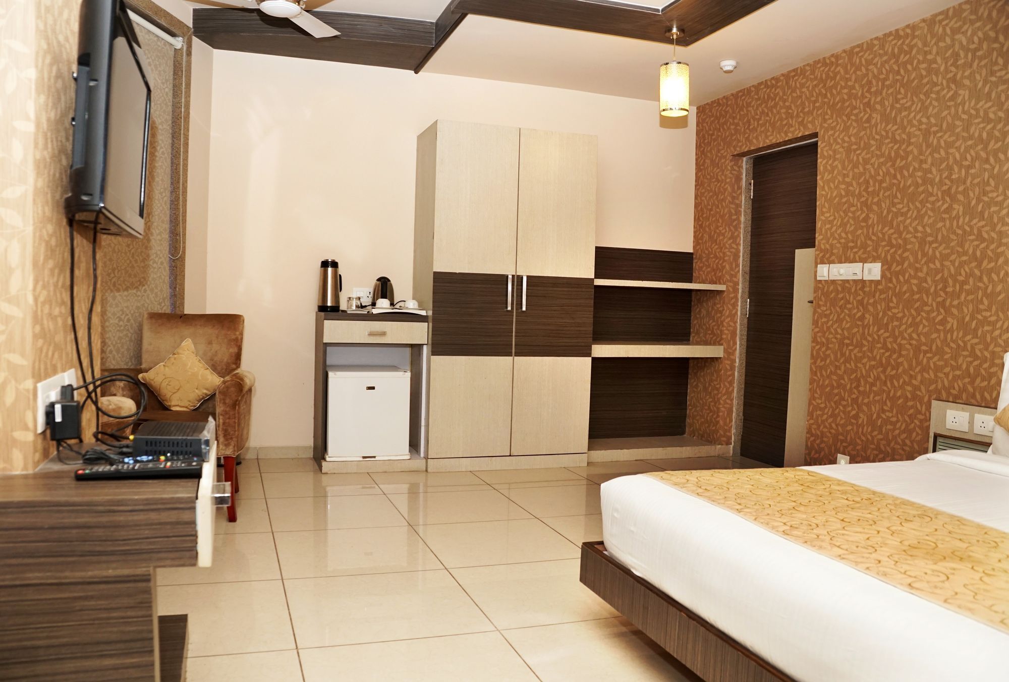 אחמדאבאד Hotel Gormoh מראה חיצוני תמונה